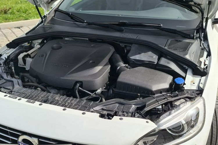 Volvo V60 POLAR+DYNAMIC GEARTRONIC , Full , Skóra, Kamera , Blis, Szyber dach, VAT23% zdjęcie 40