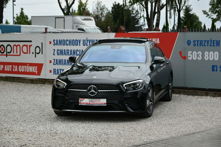 Mercedes E 220 E 220d 4Matic 200KM 2022r. SALON pakiet AMG Burmester Fv23 Rezerwacja zdjęcie 3