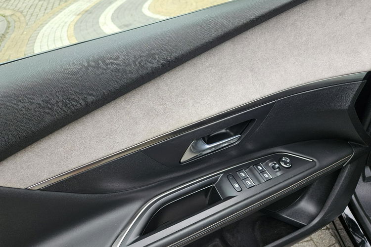 Peugeot 5008 1.2 PureTech GT 130 KM Panorama / I-właściciel / zdjęcie 6