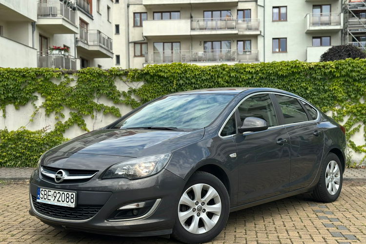Opel Astra 1.4 Turbo zdjęcie 15
