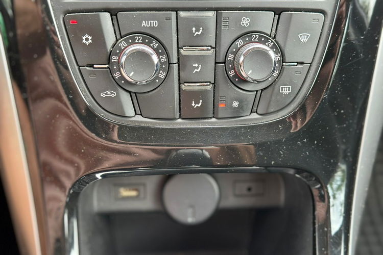 Opel Astra 1.4 Turbo zdjęcie 24