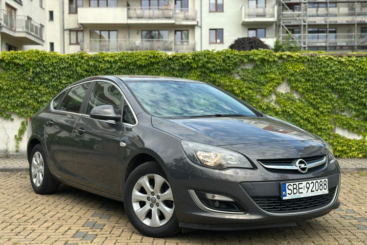 Opel Astra 1.4 Turbo zdjęcie 4