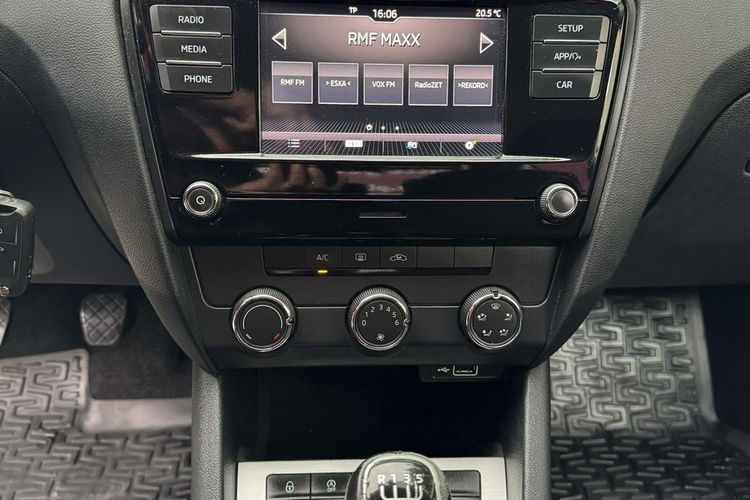 Skoda Octavia R E Z E R W A C J A zdjęcie 12