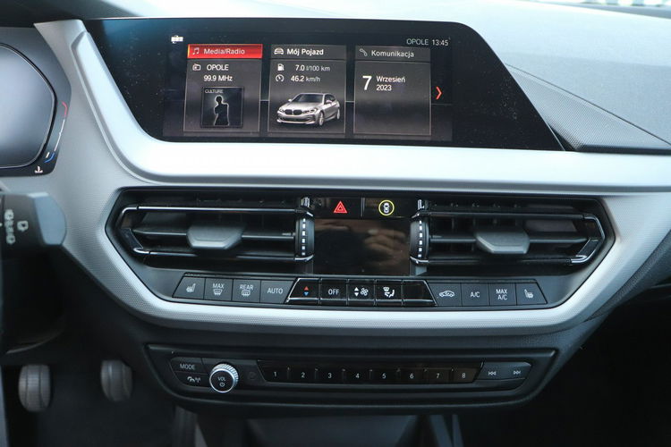 BMW 118 zarejestrowany.2020-PIERWSZA REJ,  alu,  parktronic,  led zdjęcie 14