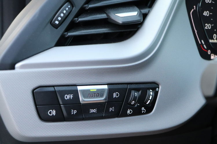 BMW 118 zarejestrowany.2020-PIERWSZA REJ,  alu,  parktronic,  led zdjęcie 15