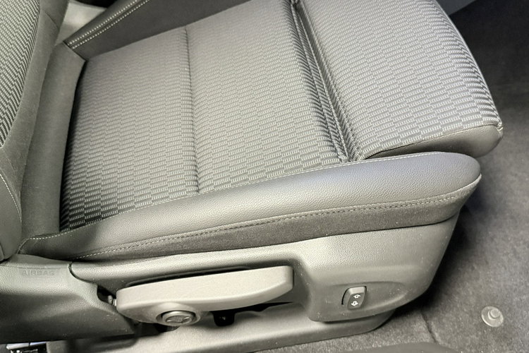 Opel Insignia 2.0 CDTi 170PS SportsTourer Dynamic Matrix Navi Skóry Panorama zdjęcie 17