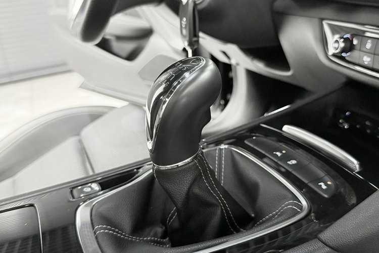 Opel Insignia 2.0 CDTi 170PS SportsTourer Dynamic Matrix Navi Skóry Panorama zdjęcie 28