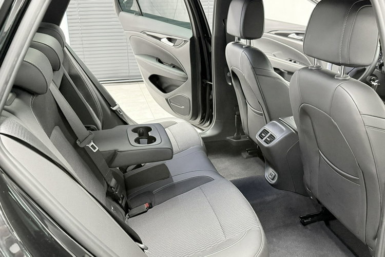 Opel Insignia 2.0 CDTi 170PS SportsTourer Dynamic Matrix Navi Skóry Panorama zdjęcie 32