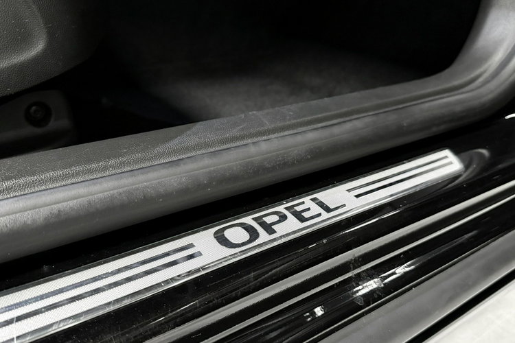 Opel Insignia 2.0 CDTi 170PS SportsTourer Dynamic Matrix Navi Skóry Panorama zdjęcie 33