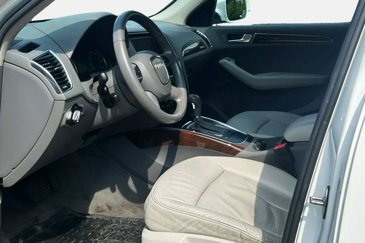 Audi Q5 2.0 TFSI 4x4 211KM Automat Jasne skóry Bi xenon Nowy Rozrząd zdjęcie 6