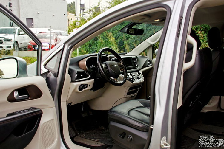 Chrysler Pacifica Limited - Doskonały Minivan dla Wymagających Rodzin zdjęcie 12