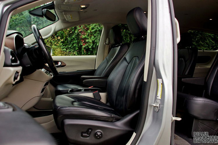 Chrysler Pacifica Limited - Doskonały Minivan dla Wymagających Rodzin zdjęcie 14