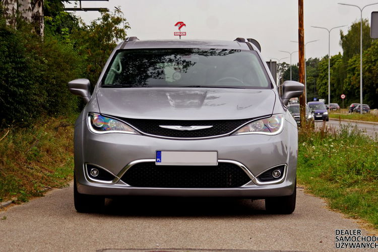 Chrysler Pacifica Limited - Doskonały Minivan dla Wymagających Rodzin zdjęcie 2