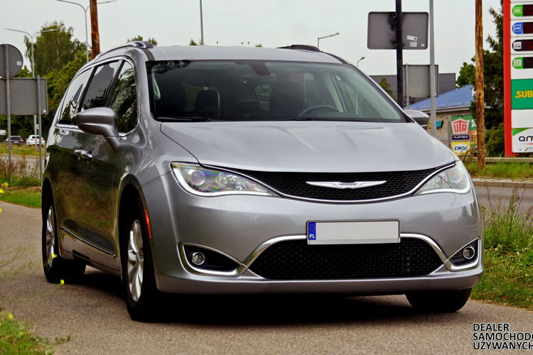 Chrysler Pacifica Limited - Doskonały Minivan dla Wymagających Rodzin zdjęcie 3
