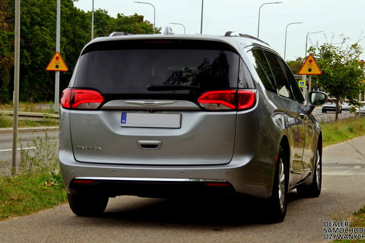 Chrysler Pacifica Limited - Doskonały Minivan dla Wymagających Rodzin zdjęcie 4