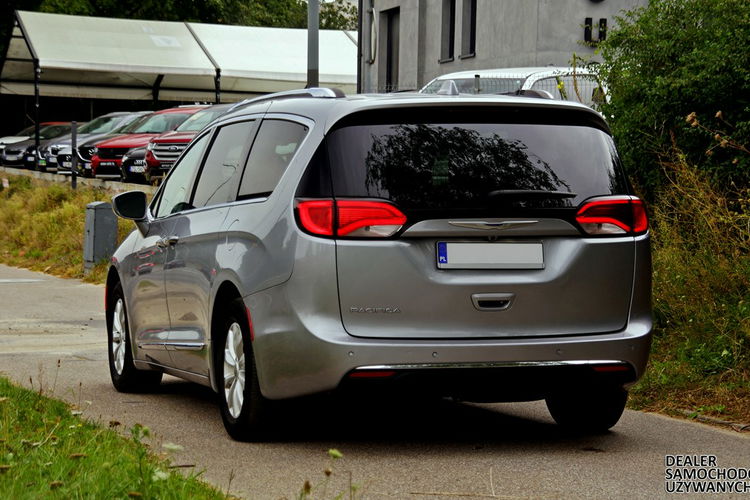 Chrysler Pacifica Limited - Doskonały Minivan dla Wymagających Rodzin zdjęcie 6