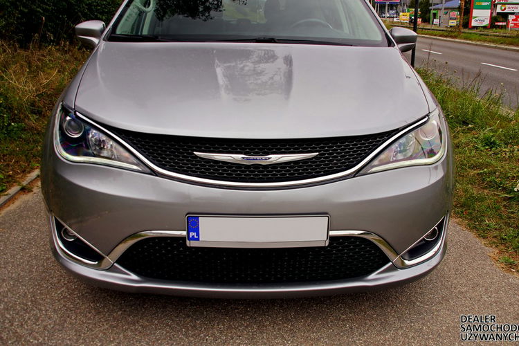 Chrysler Pacifica Limited - Doskonały Minivan dla Wymagających Rodzin zdjęcie 9