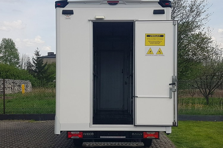 Iveco Daily KONTENER NISKOPODŁOGOWY 4.43x2.23x2.42 SKLEP BAR FOODTRUCK KAMPER AC zdjęcie 5