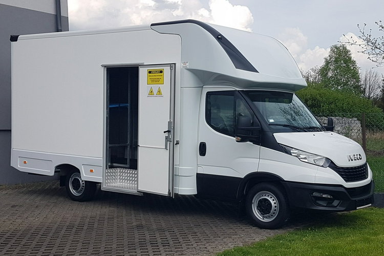 Iveco Daily KONTENER NISKOPODŁOGOWY 4.43x2.23x2.42 SKLEP BAR FOODTRUCK KAMPER AC zdjęcie 31