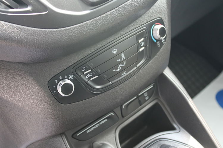 Ford Transit Courier Gwarancja F-vat Salon Polska zdjęcie 17