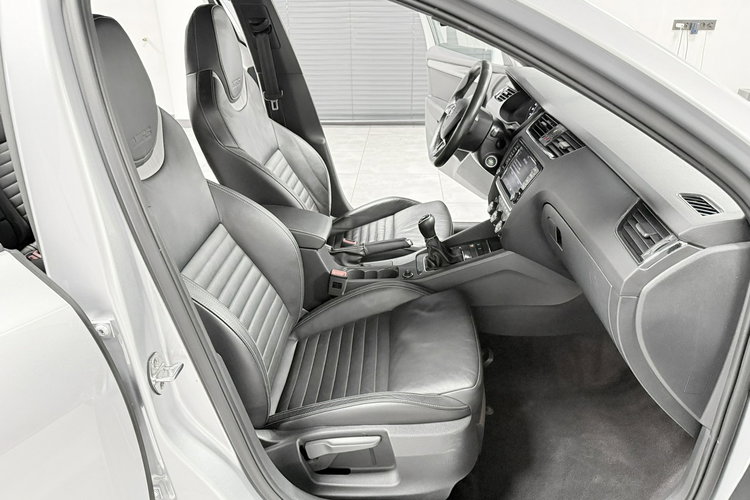Skoda Octavia RS 2.0 TDI 184KM VRSMode KeyLess LED Bi-Xenon Navi KESKIN 19" Niemiec zdjęcie 19