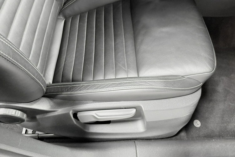 Skoda Octavia RS 2.0 TDI 184KM VRSMode KeyLess LED Bi-Xenon Navi KESKIN 19" Niemiec zdjęcie 20