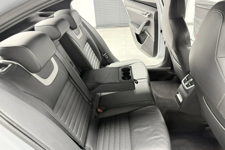 Skoda Octavia RS 2.0 TDI 184KM VRSMode KeyLess LED Bi-Xenon Navi KESKIN 19" Niemiec zdjęcie 37