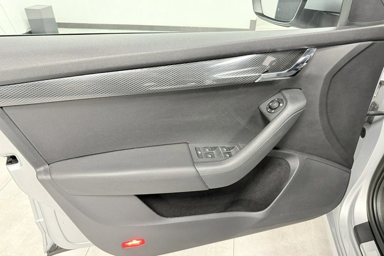 Skoda Octavia RS 2.0 TDI 184KM VRSMode KeyLess LED Bi-Xenon Navi KESKIN 19" Niemiec zdjęcie 40