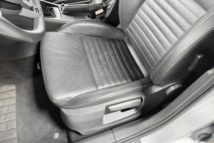 Skoda Octavia RS 2.0 TDI 184KM VRSMode KeyLess LED Bi-Xenon Navi KESKIN 19" Niemiec zdjęcie 44