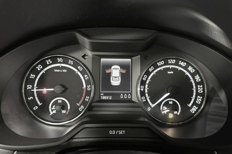 Skoda Octavia RS 2.0 TDI 184KM VRSMode KeyLess LED Bi-Xenon Navi KESKIN 19" Niemiec zdjęcie 48