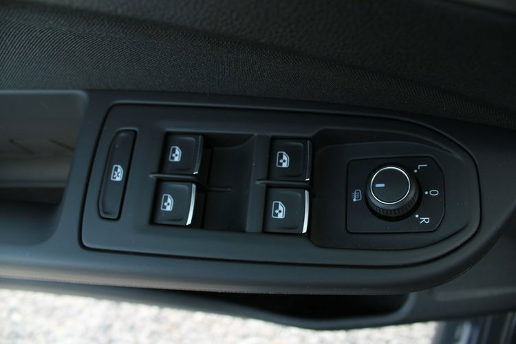 Volkswagen Golf LIFE Asystent Salon Polska Gwarancja zdjęcie 18