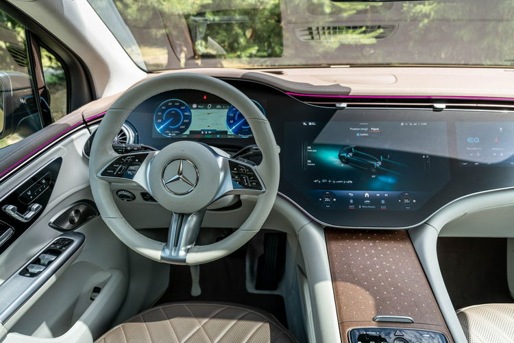 Mercedes EQE 500 SUV / 4MATIC / 90kWh / BEZWYPADKOWY / SALON POLSKA / 1 WŁAŚCICIEL zdjęcie 45