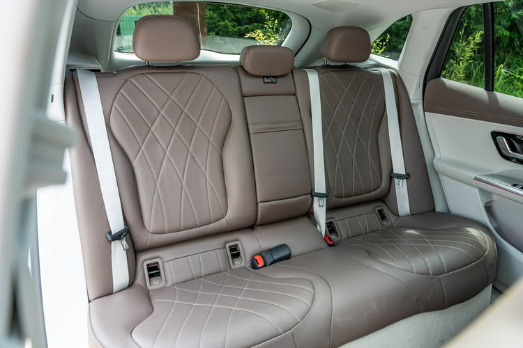 Mercedes EQE 500 SUV / 4MATIC / 90kWh / BEZWYPADKOWY / SALON POLSKA / 1 WŁAŚCICIEL zdjęcie 76