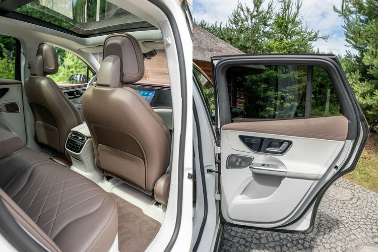 Mercedes EQE 500 SUV / 4MATIC / 90kWh / BEZWYPADKOWY / SALON POLSKA / 1 WŁAŚCICIEL zdjęcie 77