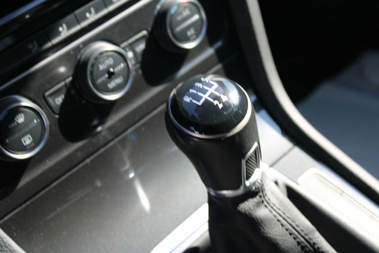 Volkswagen Golf Comfortline A Gwarancja Auto-Hold zdjęcie 23