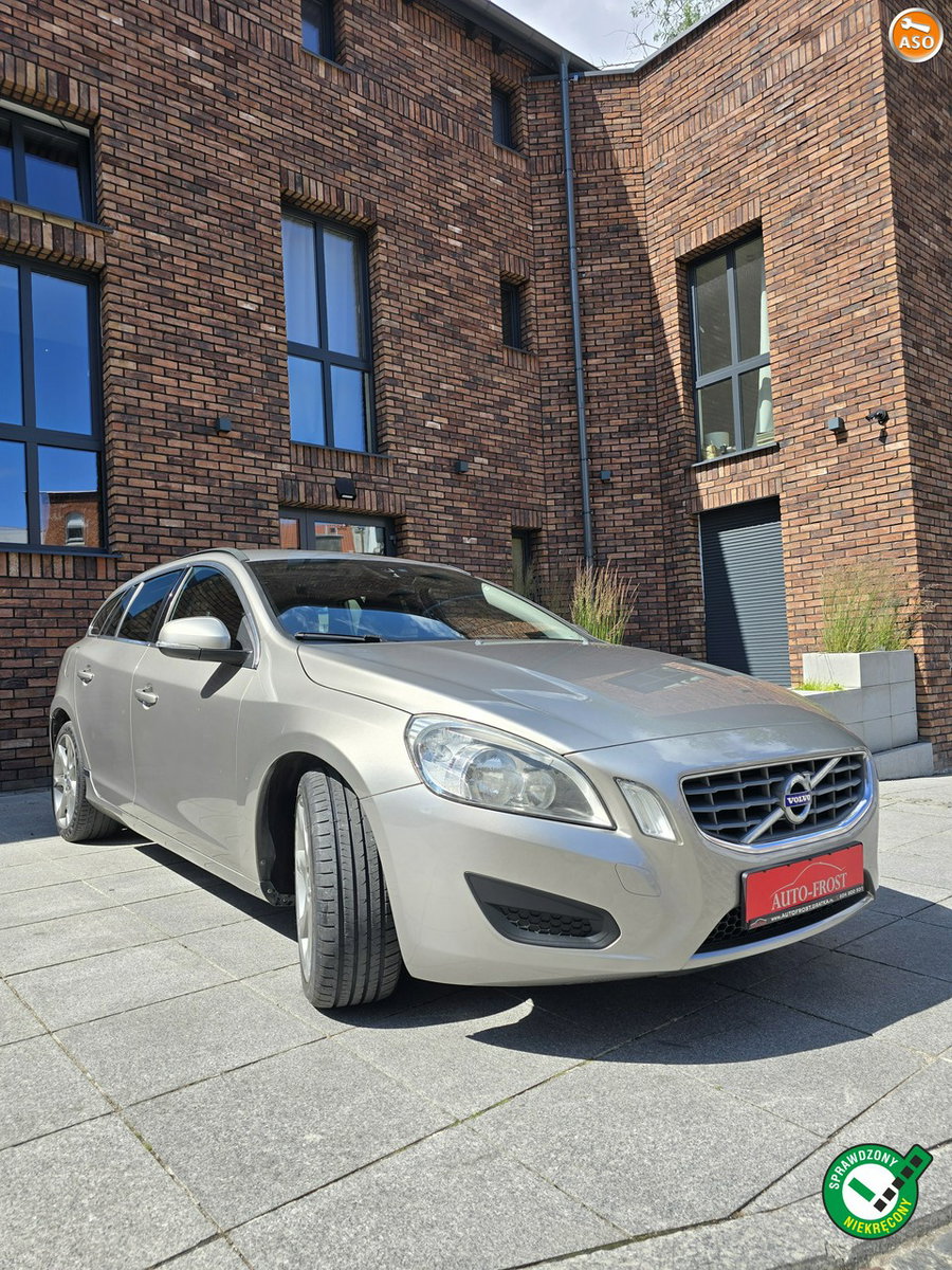 V60 Volvo V 60 Momentum 5-cylindrowy zarejestrowany zdjęcie 