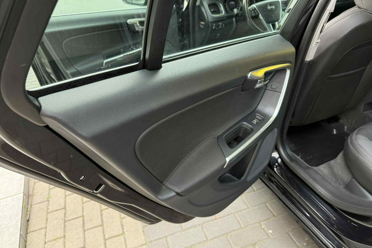 Volvo V60 Niemcy Dobrze wyposażone zdjęcie 16