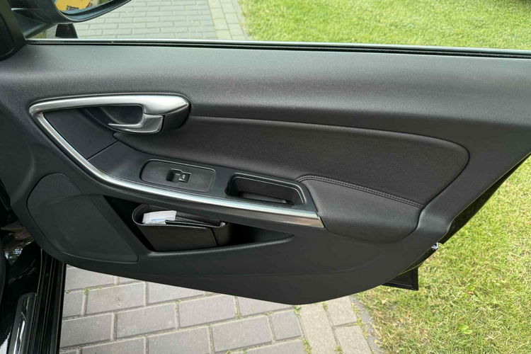 Volvo V60 Niemcy Dobrze wyposażone zdjęcie 19