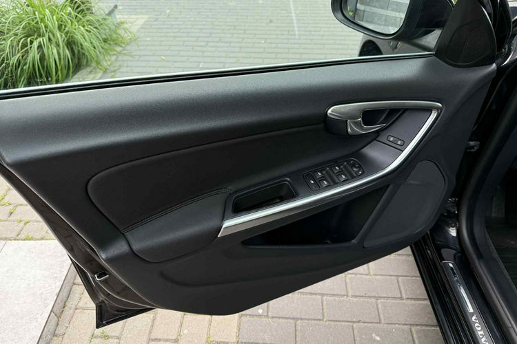 Volvo V60 Niemcy Dobrze wyposażone zdjęcie 21