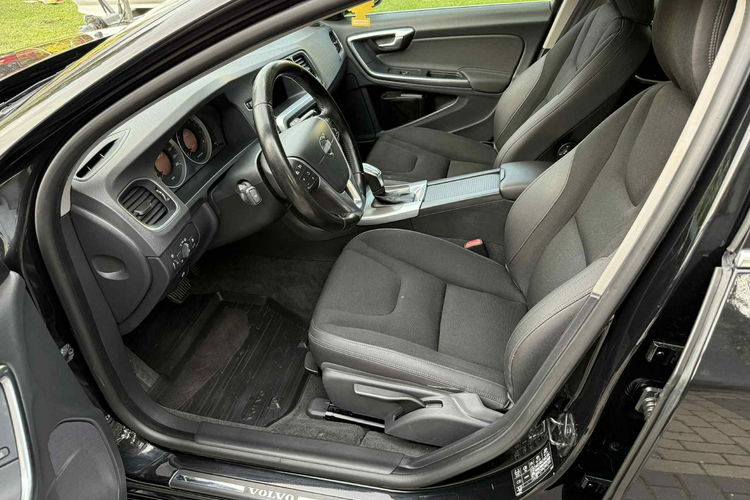 Volvo V60 Niemcy Dobrze wyposażone zdjęcie 9
