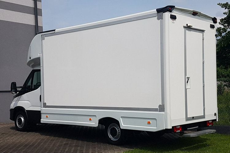Iveco Daily KONTENER NISKOPODŁOGOWY 4.43x2.23x2.42 SKLEP BAR FOODTRUCK KAMPER AC zdjęcie 3