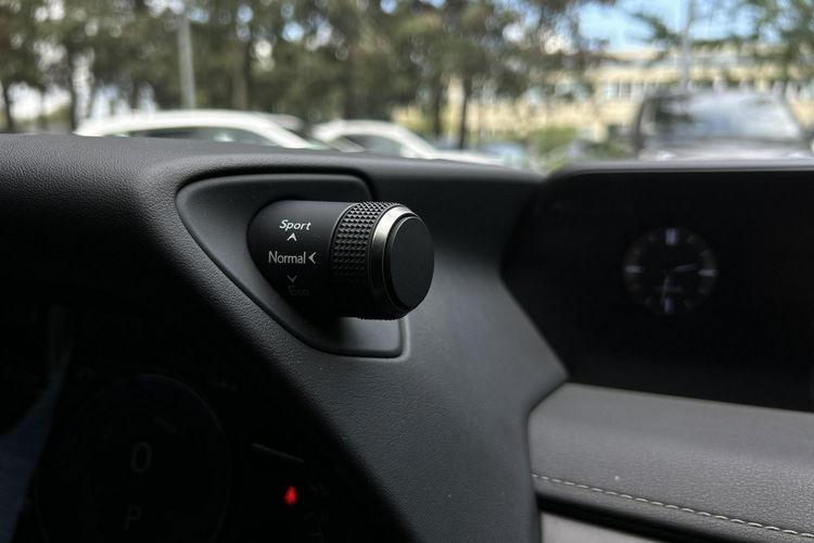 Lexus UX UX 250h 184KM ELEGANCE TECH AWD, salon Polska, gwarancja, FV23% zdjęcie 23