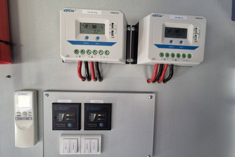 330S / KAMPER + AUTOBUS KAMPER / AUTOBUS/ NOWA ZABUDOWA / SOLAR NA DACHU / ŁAZIENKA / KUCHENKA zdjęcie 12