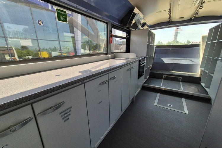 330S / KAMPER + AUTOBUS KAMPER / AUTOBUS/ NOWA ZABUDOWA / SOLAR NA DACHU / ŁAZIENKA / KUCHENKA zdjęcie 14