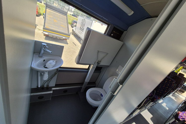 330S / KAMPER + AUTOBUS KAMPER / AUTOBUS/ NOWA ZABUDOWA / SOLAR NA DACHU / ŁAZIENKA / KUCHENKA zdjęcie 15