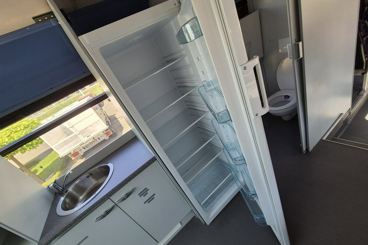 330S / KAMPER + AUTOBUS KAMPER / AUTOBUS/ NOWA ZABUDOWA / SOLAR NA DACHU / ŁAZIENKA / KUCHENKA zdjęcie 16