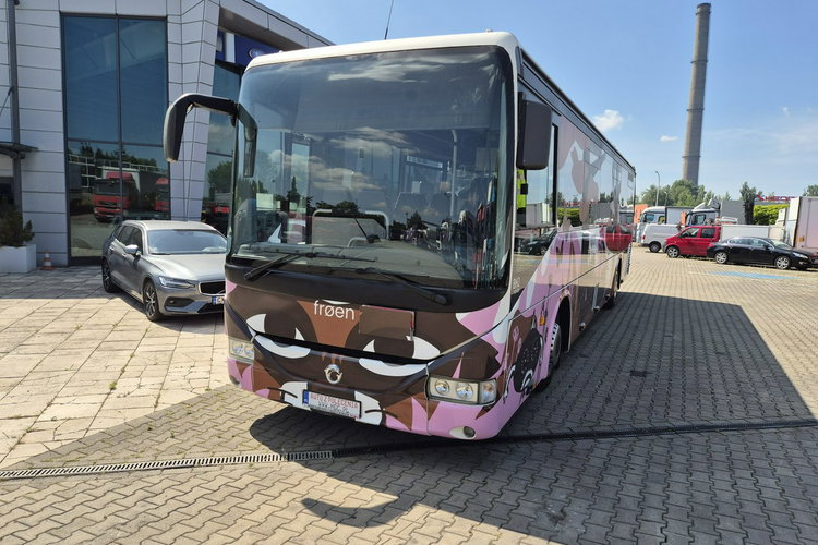 330S / KAMPER + AUTOBUS KAMPER / AUTOBUS/ NOWA ZABUDOWA / SOLAR NA DACHU / ŁAZIENKA / KUCHENKA zdjęcie 2