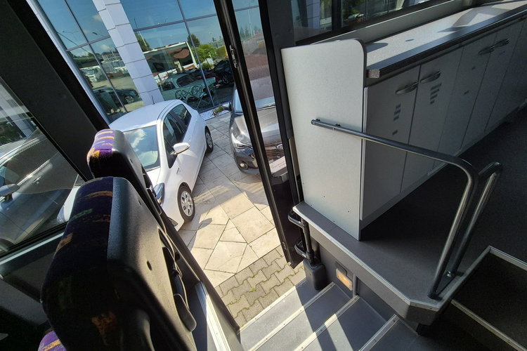 330S / KAMPER + AUTOBUS KAMPER / AUTOBUS/ NOWA ZABUDOWA / SOLAR NA DACHU / ŁAZIENKA / KUCHENKA zdjęcie 25