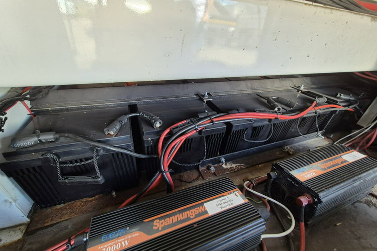 330S / KAMPER + AUTOBUS KAMPER / AUTOBUS/ NOWA ZABUDOWA / SOLAR NA DACHU / ŁAZIENKA / KUCHENKA zdjęcie 30