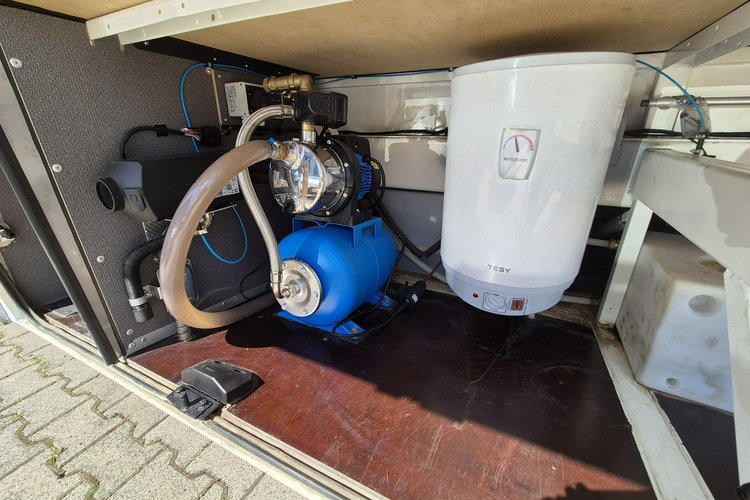 330S / KAMPER + AUTOBUS KAMPER / AUTOBUS/ NOWA ZABUDOWA / SOLAR NA DACHU / ŁAZIENKA / KUCHENKA zdjęcie 33